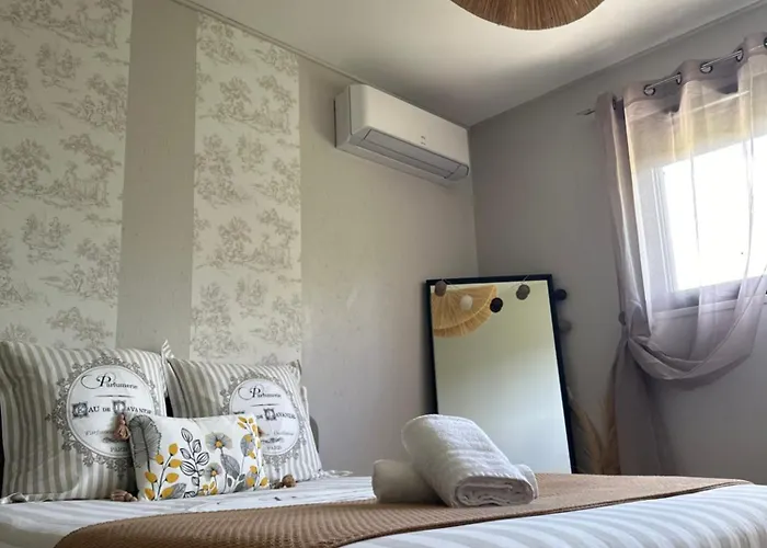 Rum i privatbostad Les Ded-chambre D Cosy